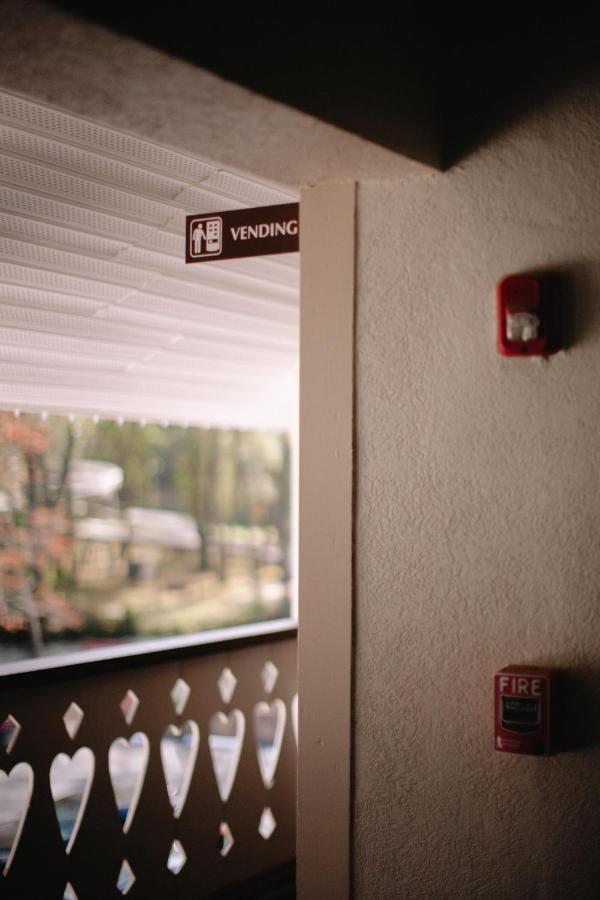 הלן Riverbend Motel & Cabins מראה חיצוני תמונה