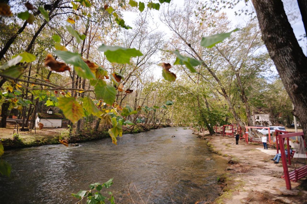 הלן Riverbend Motel & Cabins מראה חיצוני תמונה