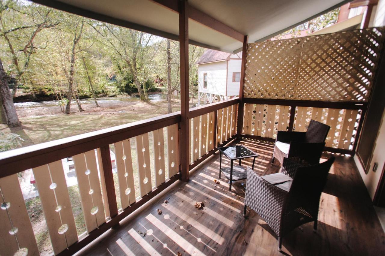הלן Riverbend Motel & Cabins מראה חיצוני תמונה