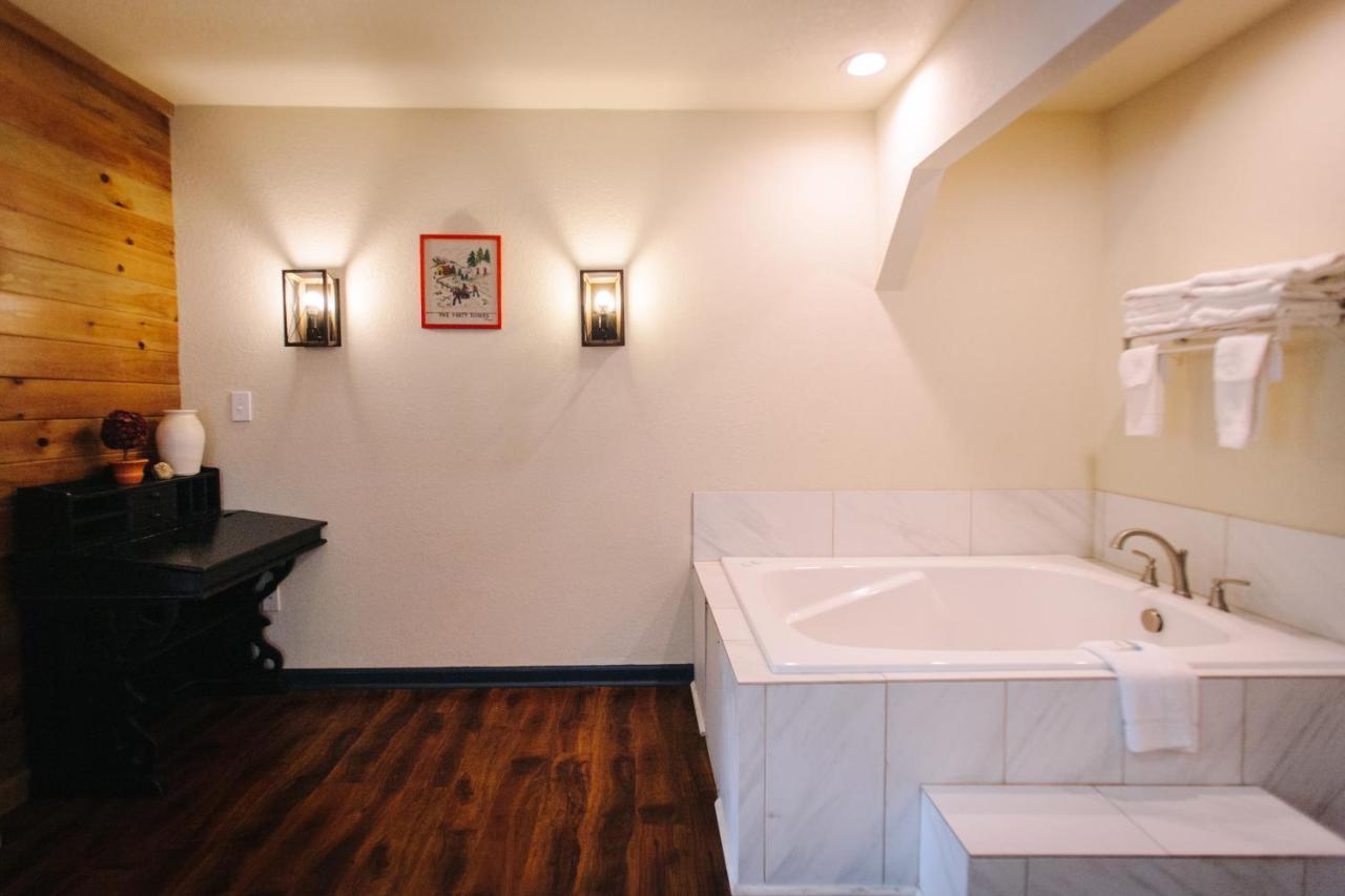 הלן Riverbend Motel & Cabins מראה חיצוני תמונה