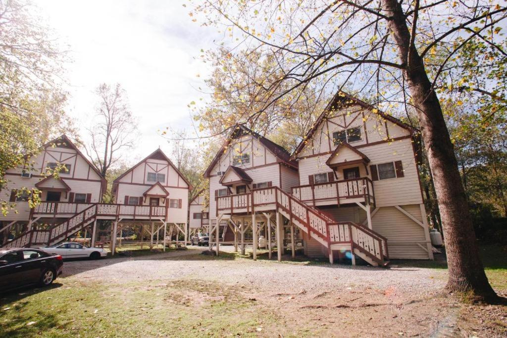 הלן Riverbend Motel & Cabins מראה חיצוני תמונה